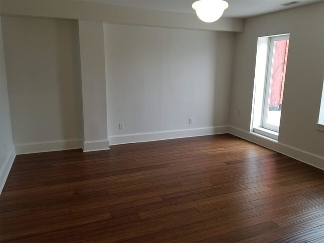 Building Photo - 1324 1/2 Parsons Ave