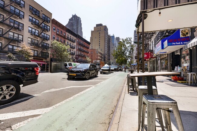 Building Photo - 1373 1st Ave