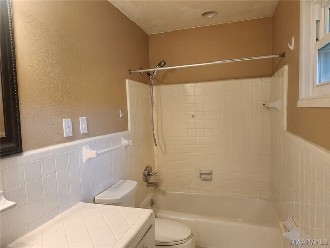 Building Photo - 1203 Oates Rd