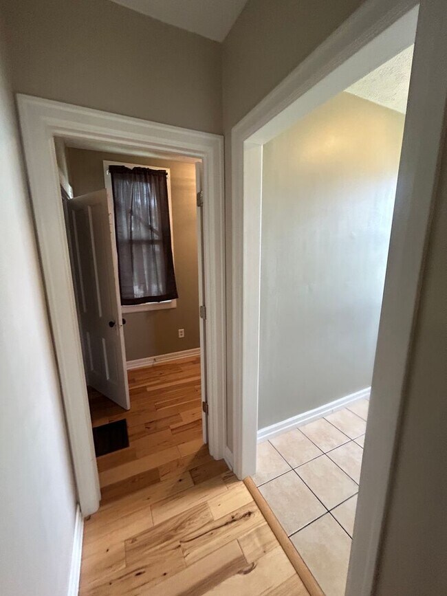 Building Photo - 6 Month Initial Lease-4904 Holdrege 2bed/1bath-Located near historic University Place