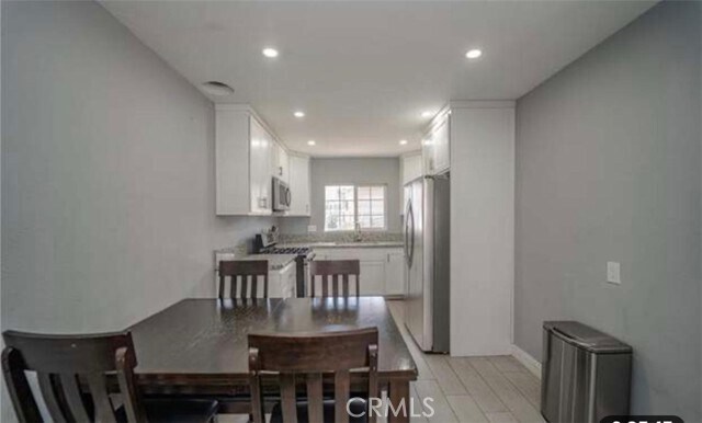 Building Photo - 24535 Myers Ave