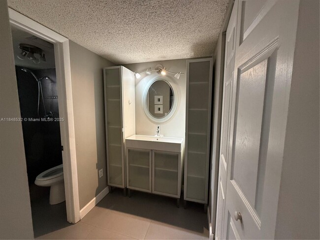 Building Photo - 1226 N Hiatus Rd