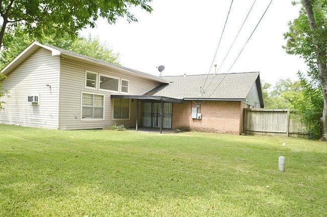 Building Photo - 12027 Hillcroft St