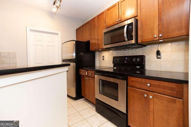 Building Photo - 1250 Parkwood Cir SE