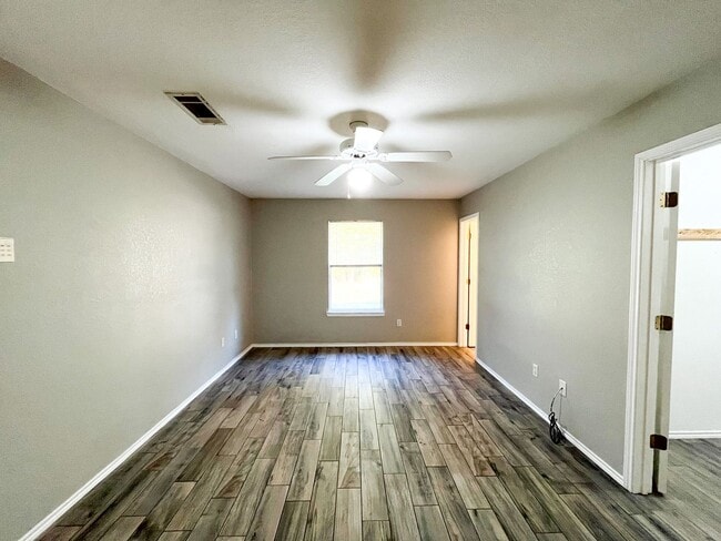 Building Photo - Available NOW Beautiful 1 story, 3 bedroom, 2 bath home. This is exactly what you have been looki...