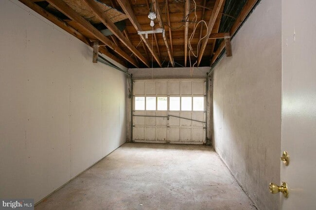 Building Photo - 1760 N Wales Rd