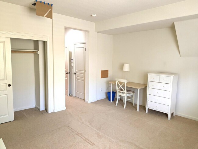 Building Photo - 4028 Fitzpatrick Way