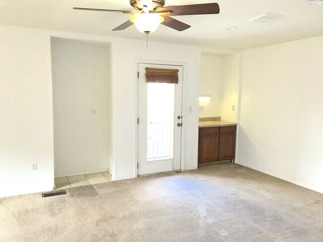 Building Photo - Spacious 4 bedroom Northern Meadows Home with Refriderated Air!