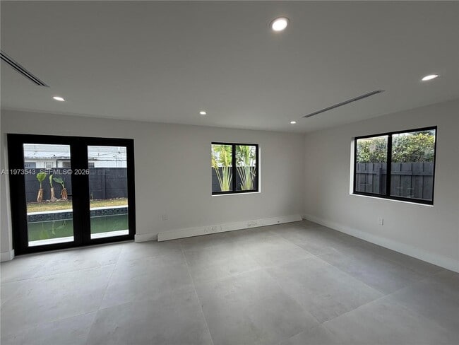 Building Photo - 9410 SW 55th St