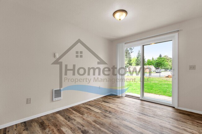 Building Photo - 2 Bedroom 1 Bath Home with Attached Garage...