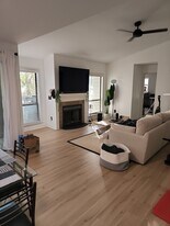 Building Photo - 448 Deerwood St