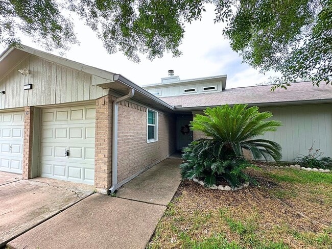 Building Photo - 17802 Autumn Trails Ln
