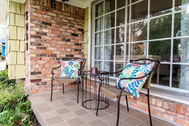 Building Photo - 5097 Wardcliff Dr. Unit A