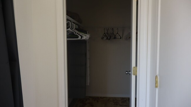 Building Photo - Furnished 3 Bedroom home