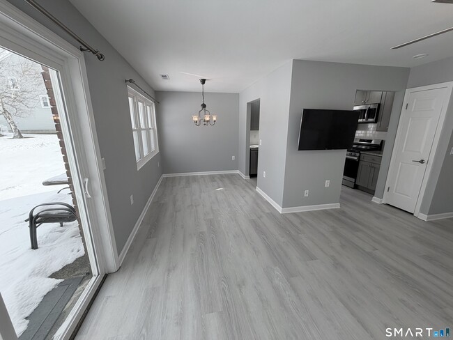 Building Photo - 43 Southwind Ln