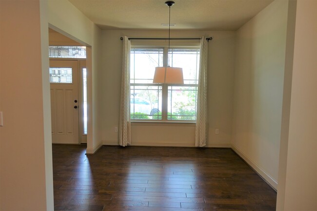Building Photo - 210 Windthistle Dr