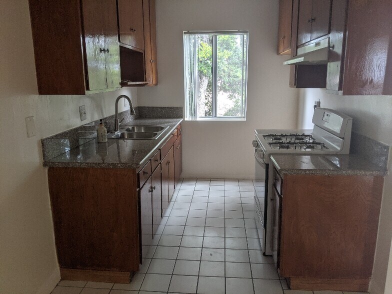 Building Photo - 6650 Beck Ave