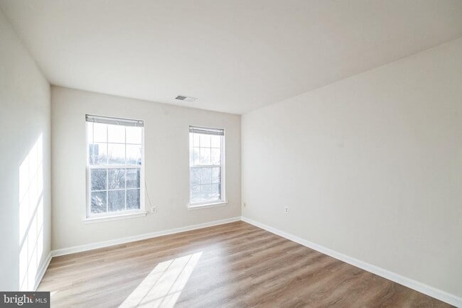 Building Photo - 215 Kemper Ct