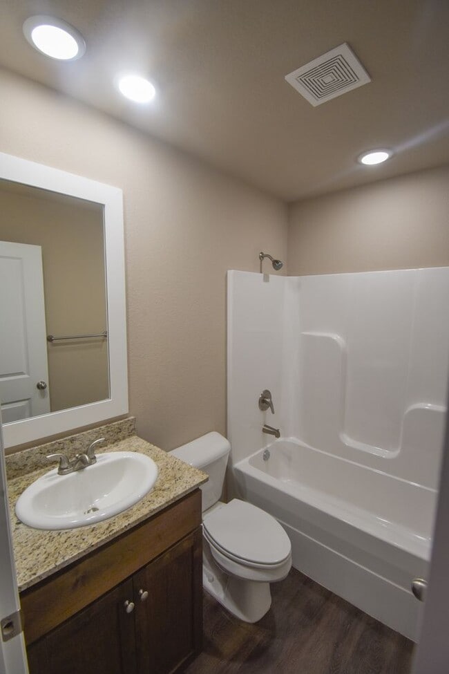 Building Photo - Nice 3 Bedroom 2 Bath Home!!