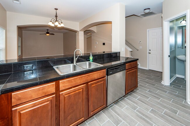 Building Photo - 4 Bedroom 2.5 Bath Home in Felder Creek - ...