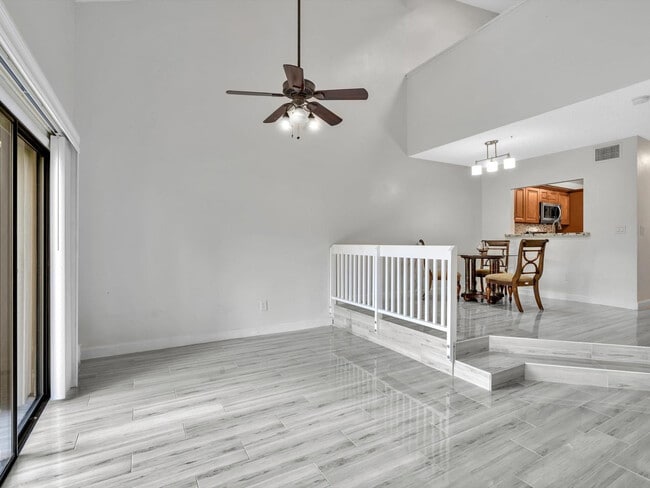 Building Photo - 4182 S Pine Island Rd