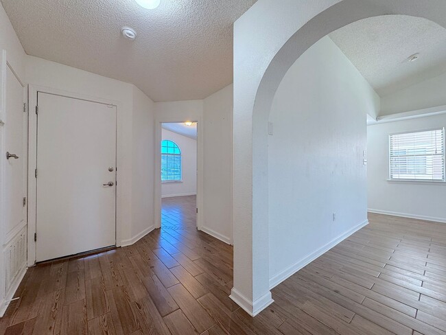 Building Photo - East El Paso 3bed/2bath Refrig A/C & Synthetic Lawn!