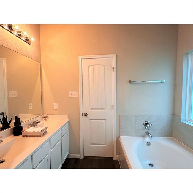 Building Photo - 23607 Lady Capulet Dr