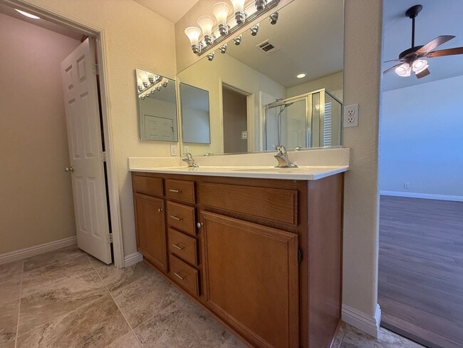 Building Photo - Beautiful Home In Apple Valley Vineyards-4...