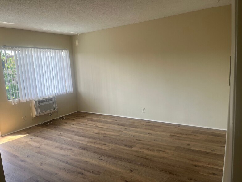 Building Photo - 9000 E Arcadia Ave