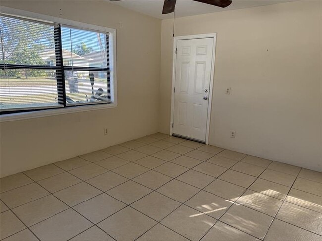 Building Photo - Queen Street Apartments