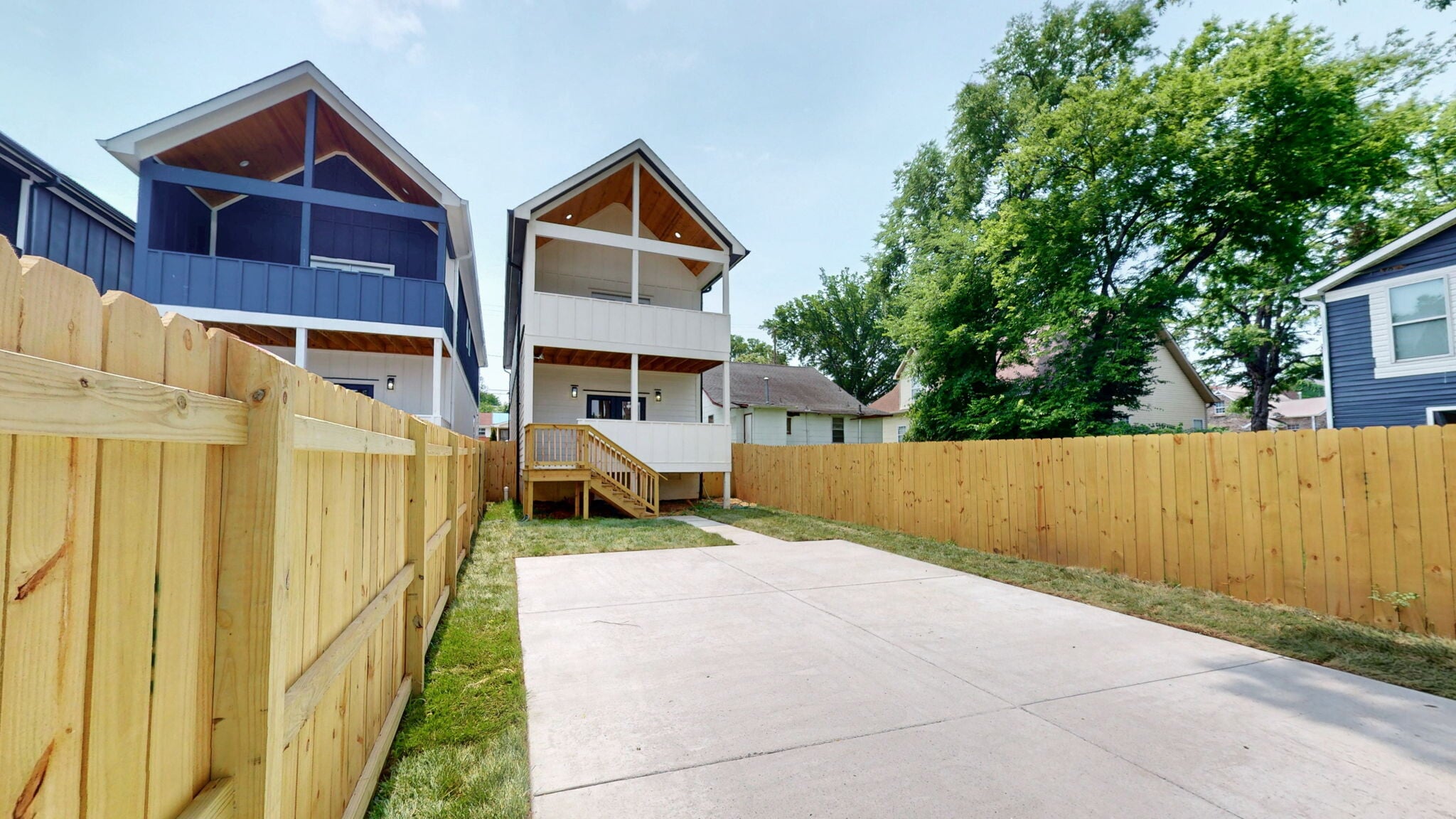 Building Photo - 2416 Albion St