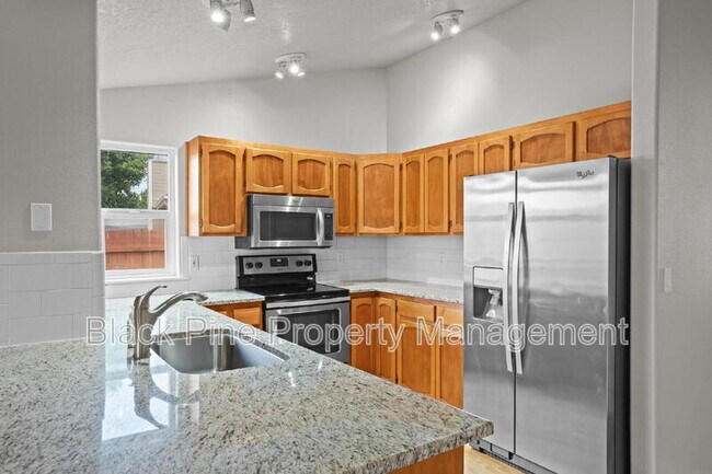 Building Photo - 543 W Bosanka Dr