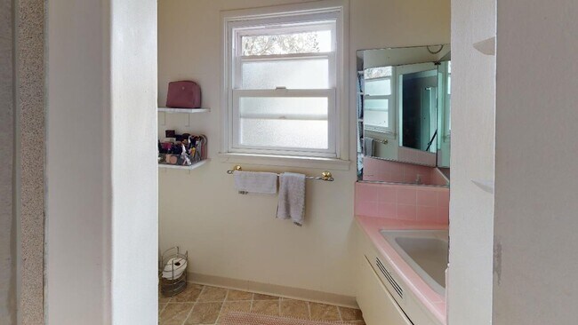 Building Photo - 3 Bedroom 3 Bathroom House W/ Large Yard, Near Cal Poly, Available This Summer!