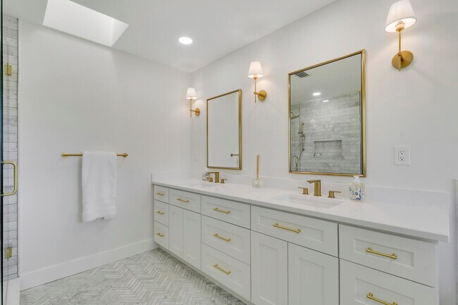 Building Photo - 13760 Sand Crane Dr