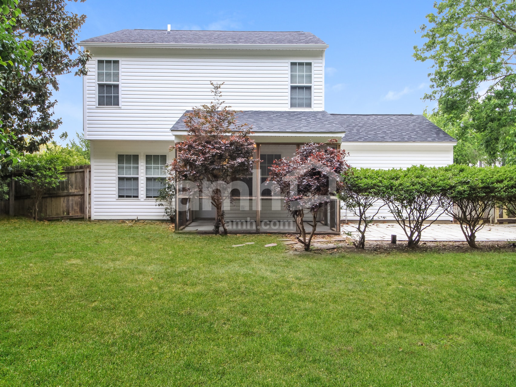 Building Photo - 628 Windsor Dr SE