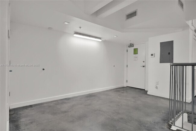 Building Photo - 4332 Collins Ave