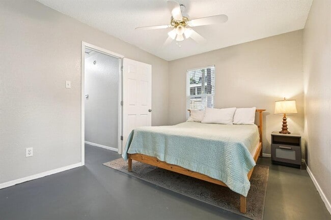 Building Photo - 8400 Sequoia Dr