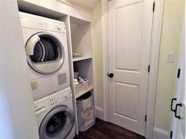 Building Photo - 48 Monument Sq