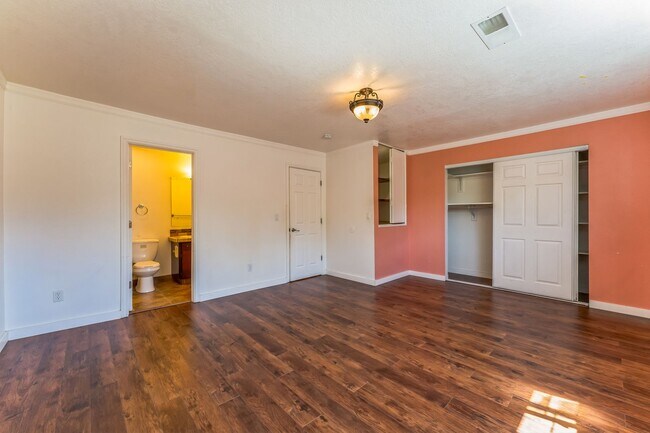 Building Photo - 671 SE 24th Ave