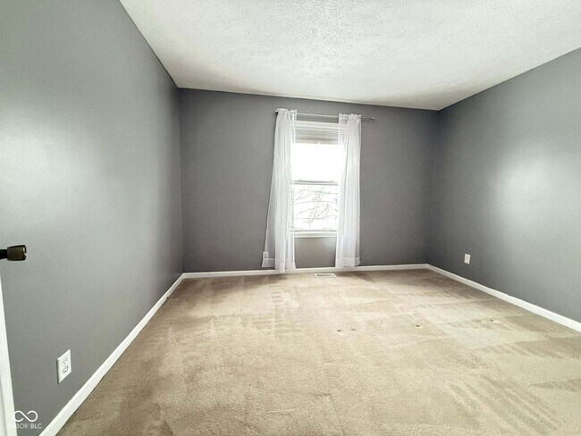 Building Photo - 8607 Longspur Ct