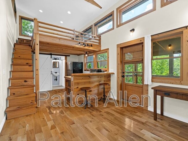 Building Photo - 81 5th Ave