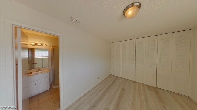 Building Photo - 210 Greenbriar Townhouse Way