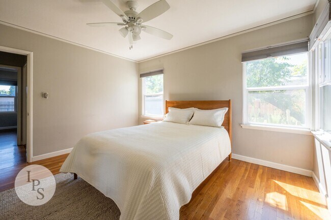 Building Photo - Beautifully Updated Fresno High Home - Walkable to Gazebo Gardens, 3BR/1BA, Partially Furnished