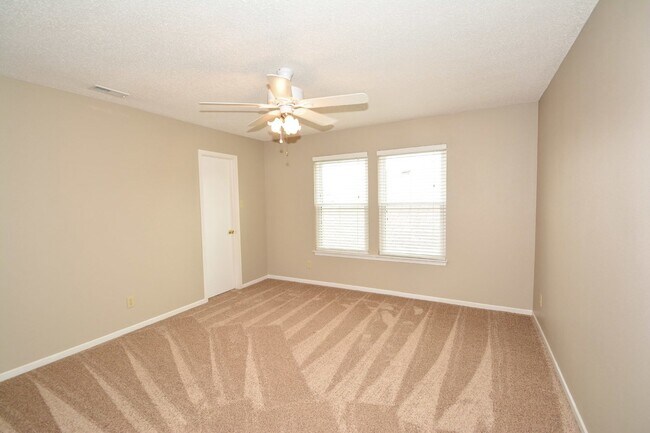 Building Photo - "Spacious 3-Bed Retreat in Fishers with El...