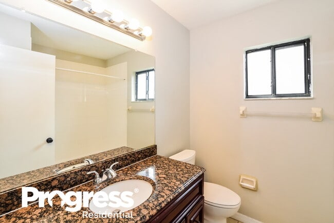 Building Photo - 215 River Chase Dr