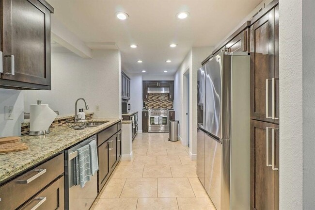 Building Photo - 411 Ramble Ln