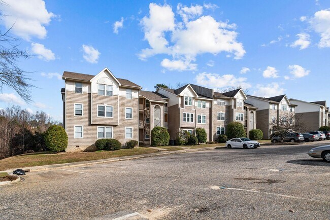 Building Photo - Freshly Remodeled 3rd Floor Apartment