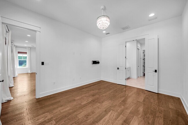 Building Photo - 654 Breakers Street