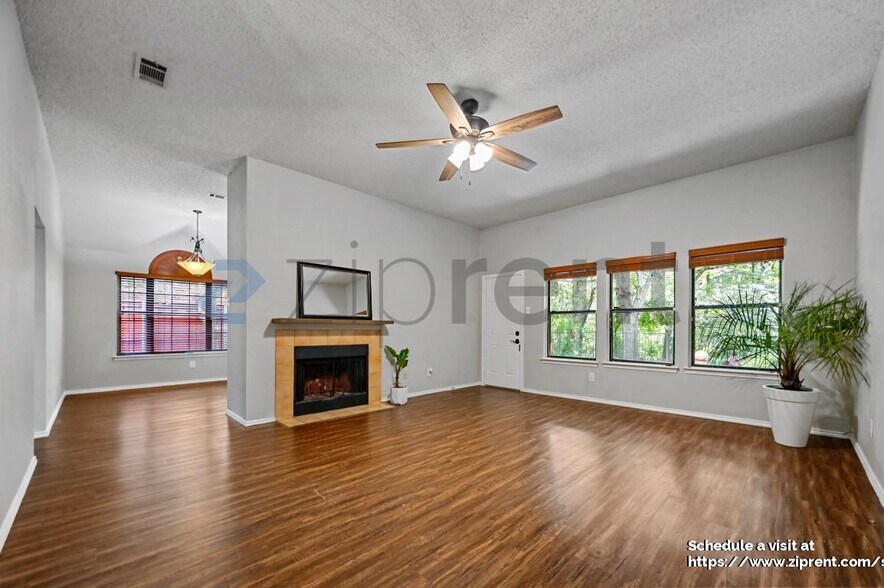 Building Photo - 2029 Oakglen Dr