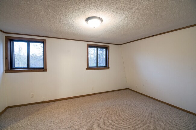 Building Photo - 44 Glen Torr